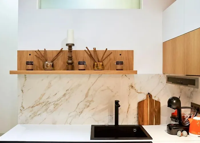 Апартамент In The Center Of Next To The *